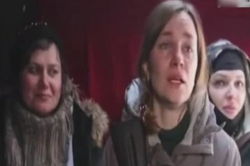 எங்கள் நாடு தான் முக்கியம்! உக்ரைனை சேர்ந்த இளம்பெண்கள் துணிச்சலாக செய்யும் காரியம்