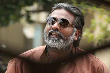 வித்தியாசமான கெட்டப்பில் நடிகர் விஜய் சேதுபதி.. இதோ நீங்களே பாருங்க