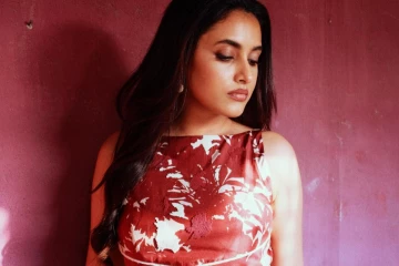 நடிகை பிரியங்கா மோகன் ட்ரெண்டி போட்டோஷூட்