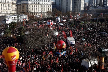 பிரான்ஸில் இன்று ஆர்ப்பாட்டத்தில் குதித்த மக்கள்!