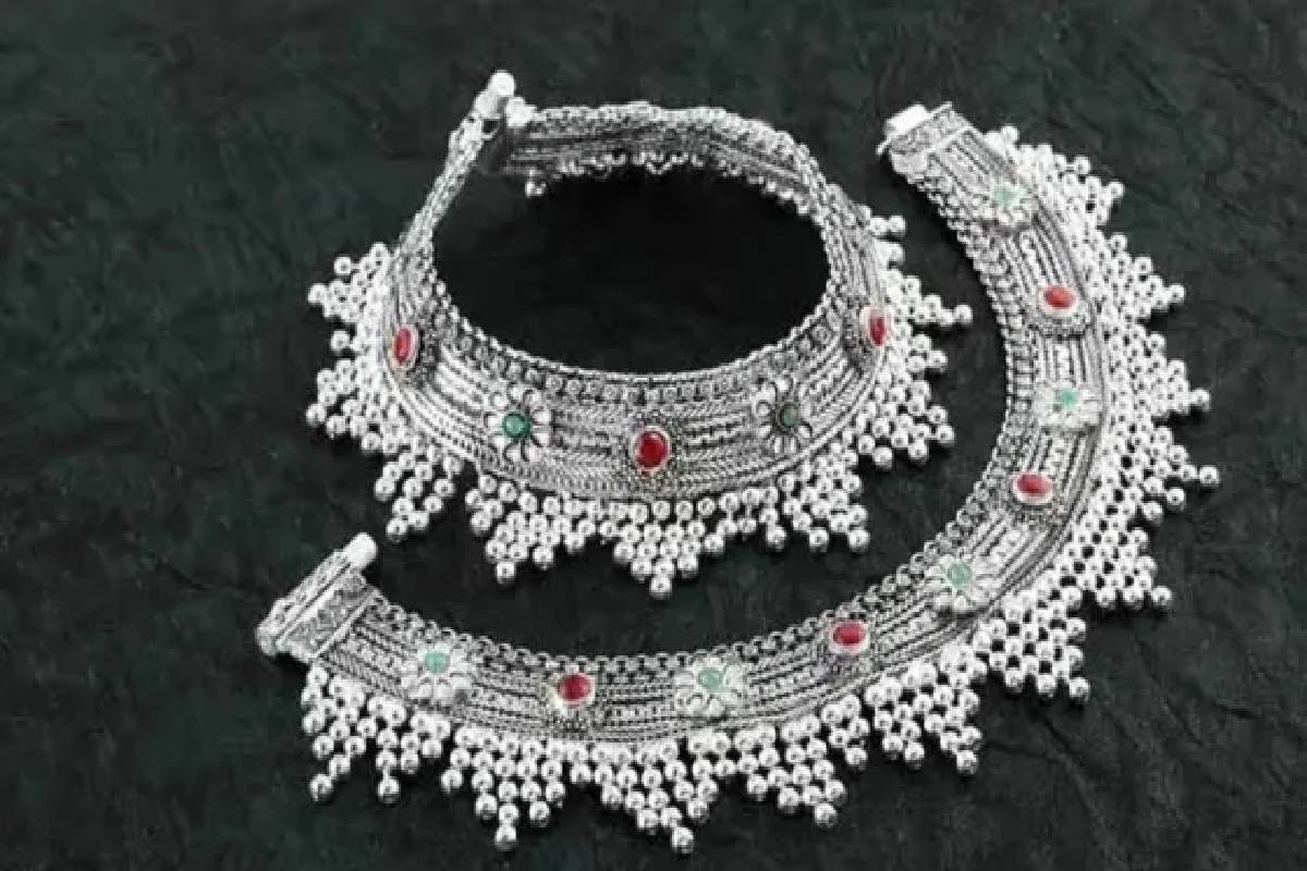 நகைப்பிரியர்களுக்கு அதிர்ச்சி! தங்கம் விலை ஒரே நாளில் ரூ.1,120 உயர்வு | Today Sept 8Th Gold And Silver Price In Chennai நகைப்பிரியர்களுக்கு அதிர்ச்சி! தங்கம் விலை ஒரே நாளில் ரூ.1,120 உயர்வு | Today Sept 8Th Gold And Silver Price In Chennai