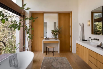 குளியலறையில் சடலமாக காணப்பட்ட வீட்டுப் பணிப்பெண்கள்