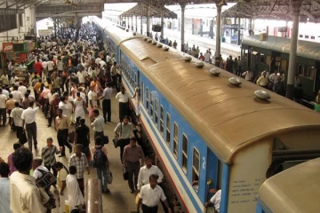 புகையிரதத்தில் மோதுண்டு பெண் ஒருவர் உயிரிழப்பு