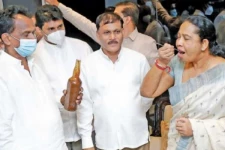 தம்மிக்க பாணி அருந்திய ஐவருக்கு கொரோனா - பாரிய வைரஸ் கொத்தணி ஏற்படும் அபாயம்