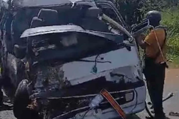 தமிழர் பகுதியில் கோர விபத்து ; இருவர் பலி ...35 பேர் காயம்