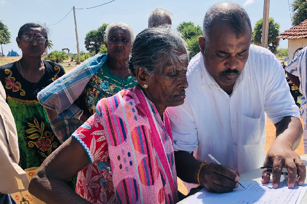  யாழில் நில அபகரிப்பு நடவடிக்கை; களத்தில் மக்களுடன் சுமந்திரன் | Land Expropriation Jaffna Navy People In The Field
