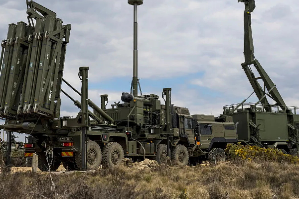 பிரித்தானியாவுக்குள் நுழையும் புதிய பாதுகாப்பு அமைப்பு | Uk Deploys Sky Sabre Missile Defense System