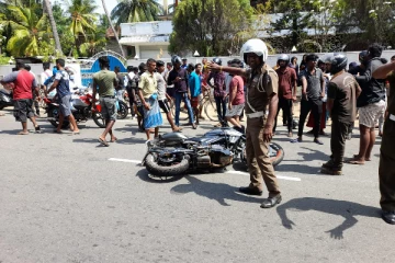 தமிழர் பகுதியில் கோர விபத்தில் சிக்கி இரு இளைஞர்கள் பலி (PHOTOS)