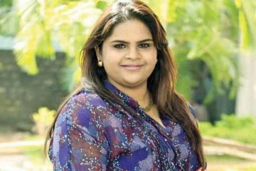 நீங்க எப்போ விவகாரத்து செய்ய போறீங்க... ரசிகரின் கேள்விக்கு கடுப்பான வித்யூலேகா