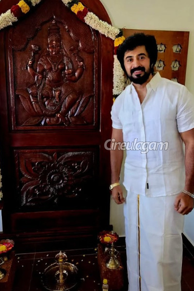 தனது சொந்த ஊரில் புதிய வீடு கட்டியுள்ள எதிர்நீச்சல் தொடர்கிறது சீரியல் நடிகர் விபுணன்.. இதோ போட்டோஸ் | Ethirneechal Thodargiradhu Serial Actor New Home தனது சொந்த ஊரில் புதிய வீடு கட்டியுள்ள எதிர்நீச்சல் தொடர்கிறது சீரியல் நடிகர் விபுணன்.. இதோ போட்டோஸ் | Ethirneechal Thodargiradhu Serial Actor New Home