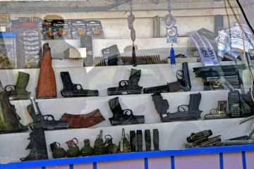 ஆப்கானிஸ்தானில் ஆயுதங்கள் விற்பனை படு ஜோர் - துப்பாக்கிகள் வாங்க மக்கள் ஆர்வம்