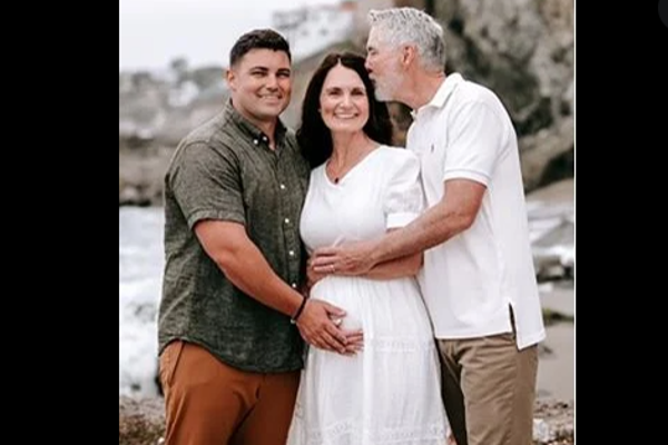 மகனின் குழந்தையை சுமக்கும் தாய் - ஆசையை நிறைவேற்றிய நெகிழ்ச்சி பின்னணி! | 56 Year Old Woman Is Pregnant With Sons Baby