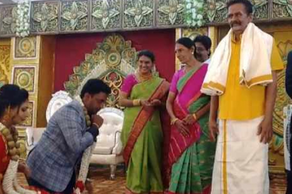 இறந்த தந்தையை திருமணத்திற்கு அழைத்த பாச மகள்கள் | Father Dead Wedding Daughters