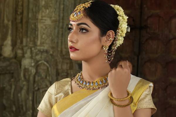 சரும பொலிவு முதல் இதய ஆரோக்கியம் வரை... தங்கம் அணிவதால் இவ்வளவு நன்மை இருக்கா? | Scientific Health Benefits Of Wearing Gold Jewelry சரும பொலிவு முதல் இதய ஆரோக்கியம் வரை... தங்கம் அணிவதால் இவ்வளவு நன்மை இருக்கா? | Scientific Health Benefits Of Wearing Gold Jewelry