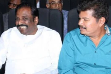 வைரமுத்து செய்த செயலால் கண்கலங்கிப்போன இயக்குநர் ஷங்கர்!! இதுதான் காரணம்?