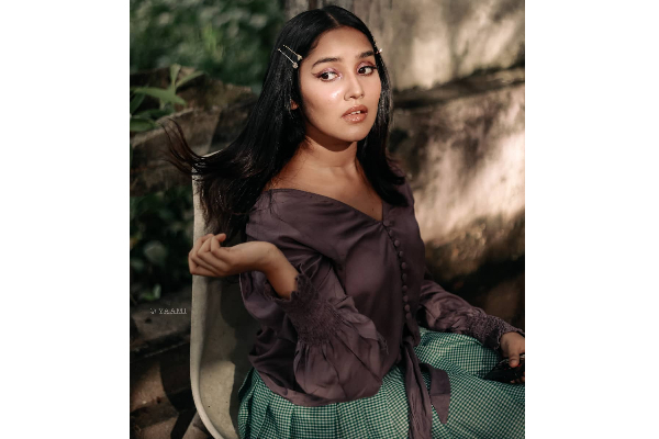 குட்டையான உடையில் அஜித்தின் ரீல் மகள் அனிகா.. ரசிகர்களை கிரங்கடிக்கும் புகைப்படம் | Anikha Latest Photoshoot In Hot Dress
