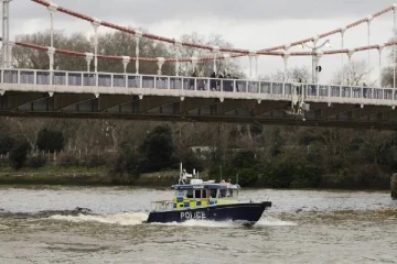 லண்டன் அமில வீச்சு விவகாரம்... தேம்ஸ் நதியில் கண்டெடுக்கப்பட்ட இரண்டு சடலங்கள்