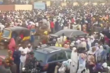 பள்ளி நிகழ்வில் நேர்ந்த சோகம் - கூட்ட நெரிசலில் 30 மாணவர்கள் பரிதாப பலி