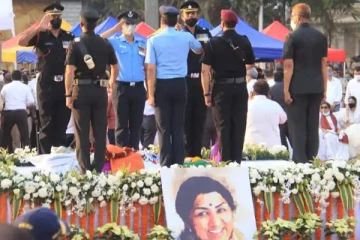 லதா மங்கேஷ்கரின் உடல் தகனம்.... லீக்கான இறுதி பயண காட்சிகள்! கதறும் ரசிகர்கள்