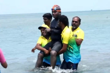 பாக் ஜலசந்தி கடலை நீந்தி கடந்து மாற்றுத்திறனாளி சிறுவன் சாதனை (Photos)