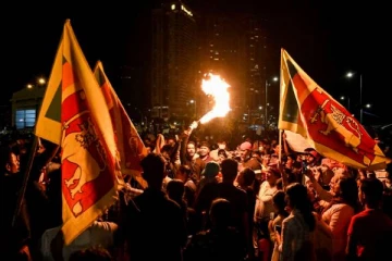 மீண்டும் நாட்டை இருளுக்குள் தள்ள முயற்சிக்கும் எதிரணிகள்! அமைச்சர் சாடல்
