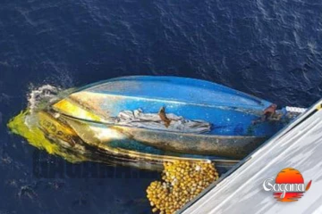 අනේ දෙවියනේ ධීවර බෝට්ටුවක් පෙරලේ