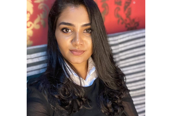 மட்டக்களப்பை சேர்ந்த இளம் தமிழ் பெண்ணுக்கு கிடைக்கவுள்ள கெளரவம்! | Tamil Woman Award This Year Batticaloa Mathumi