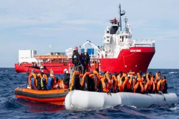 இலங்கைக்கு திருப்பி அனுப்பினால் உயிரை மாய்த்துக்கொள்வோம்!நடுக்கடலில் மீட்கப்பட்ட இலங்கையர்கள் மிரட்டல்