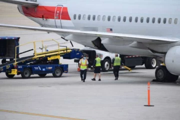 அமெரிக்க விமான நிலையத்தில் இடம்பெற்ற கொடூர சம்பவம்! ஊழியர் உயிரிழப்பு