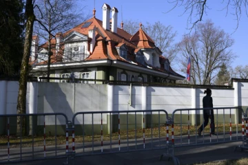 பெரும் தொல்லை.. ரஷ்ய தூதரக அதிகாரிகள் மீது சுவிஸ் மக்கள் புகார்