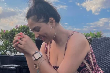 நடிகை ஸ்ருஷ்டி டாங்கே செம ஹாட் போட்டோஷூட்