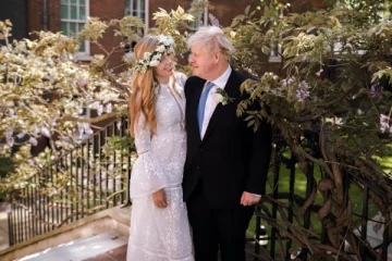 வெளியானது பிரித்தானியா பிரதமரின் 3வது ரகசிய திருமண புகைப்படம்