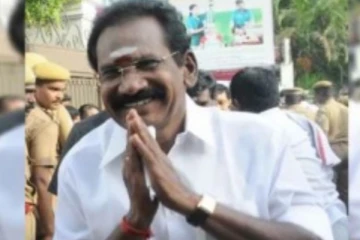 வீடு வீடாக சென்று வாக்கு சேகரித்தார் அமைச்சர் செல்லூர் ராஜ்!