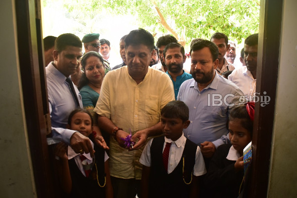 மன்னாரில் திறந்து வைக்கப்பட்ட இலத்திரனியல் வகுப்பறைகள் | Sajith Opened Electronic Classrooms In Mannar