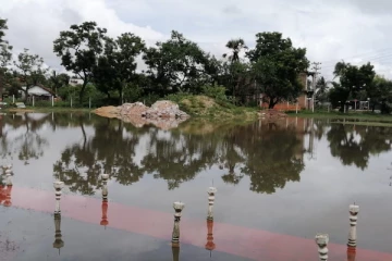 கனமழை காரணமாக கிண்ணியாவில் வெள்ளத்தில் மூழ்கியுள்ள தாழ் நிலப் பகுதிகள்