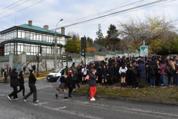 சுனாமி எச்சரிக்கை; சிலி மற்றும் அர்ஜென்டினாவில் வெளியேற்றப்பட்ட மக்கள்