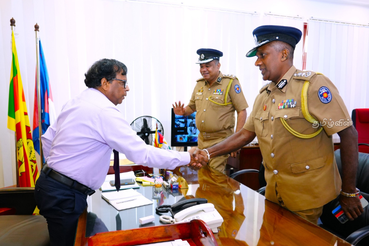 வடக்கில் பொலிஸாரின் செயற்பாடுகளில் முன்னேற்றமாம் - கூறுகிறார் ஆளுநர் | Northern Provience Governer Statement வடக்கில் பொலிஸாரின் செயற்பாடுகளில் முன்னேற்றமாம் - கூறுகிறார் ஆளுநர் | Northern Provience Governer Statement