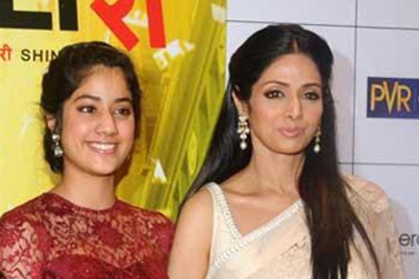 அச்சு அசல் தனது அம்மா ஸ்ரீதேவி போலவே மாறிய மகள் ஜான்வி கபூர்.. ஷாக்கிங் புகைப்படம் | Janhvi Kapoor Before Coming To Acting Picture