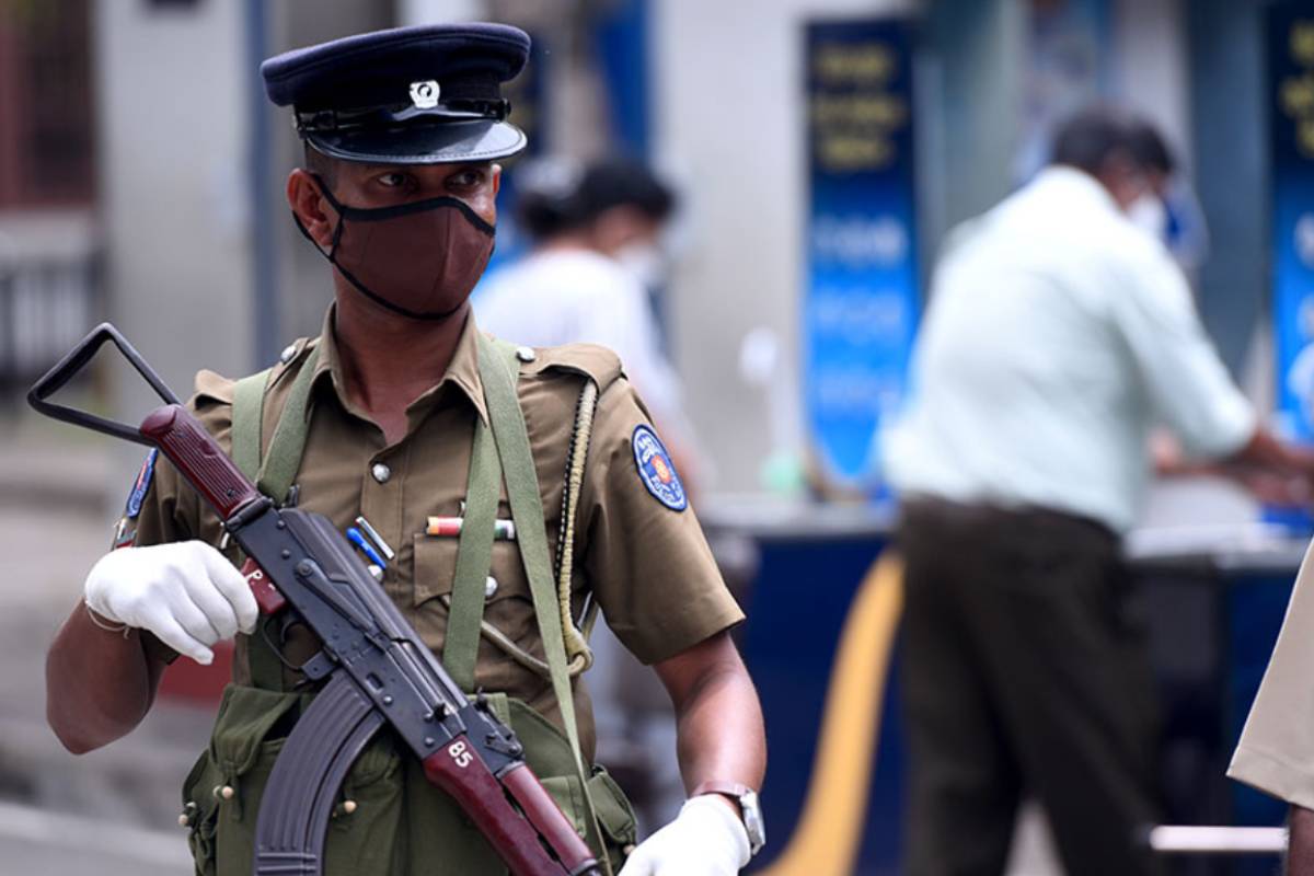 யாழில் சுற்றுலா சென்றவர்களை தாக்கிய காவல்துறையினர்: ஆரம்பிக்கப்பட்டுள்ள விசாரணை | Hrcl Investigates Manalkadu Police Assault