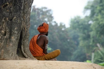 சிறுமி துஷ்பிரயோகம்-பெற்றோர் தாக்குதலில் படுகாயமடைந்த பூசாரி