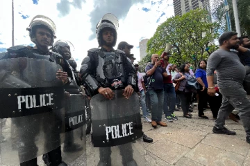 கொழும்பில் டெலிகொம் வளங்கள் விற்பனைக்கு எதிராக போராட்டம்! குவிக்கப்பட்டுள்ள பொலிஸார் (Video)