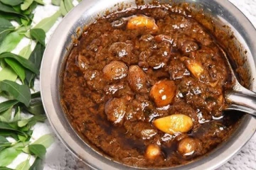 நாவூரவைக்கும் அசத்தல் சுவையில் வற்றல் கலவை குழம்பு... எப்படி செய்வது?