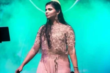 பல ஹிட் பாடல்களை பாடி ரசிகர்களின் மனதை வென்ற பாடகி சின்மயி போட்டோஸ்