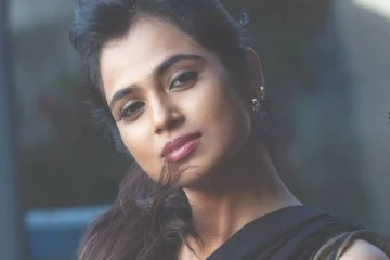 இதெல்லாம் தேவையா ஜி! ரம்யா பாண்டியனையும் விட்டுவைக்காத காமெடி நடிகர்!