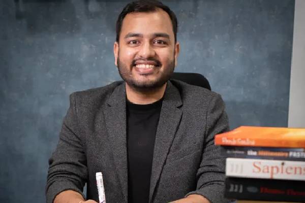 ஷாருக் கானின் சொத்துமதிப்பை தடாலடியாக பின்னுக்குத் தள்ளிய பிரபலமான ஆசிரியர் | Popular Teacher More Wealth Than Shah Rukh Khan