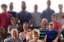 பெண் குழந்தைக்கு ஆசைப்பட்ட தம்பதிக்கு வரிசையாக பிறந்த 14 ஆண் குழந்தைகள்! இதன் பின்னர் நடந்த ஆச்சரிய நிகழ்வு