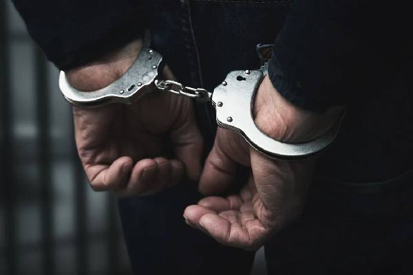 இஸ்ரேலில் கைதான இலங்கையர்! கடும் நடவடிக்கை எடுக்கப்படும் என பொலிஸார் எச்சரிக்கை | 43 Year Old Sri Lankan Arrested In Israel