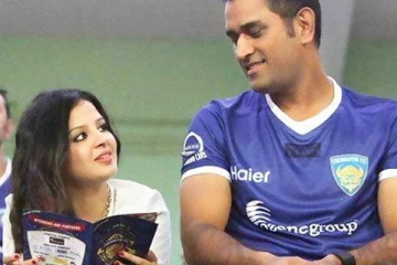 மரணமடைந்த தோனியின் முன்னாள் காதலி யார்? வைரலாகும் சாக்ஷி புகைப்படம்..