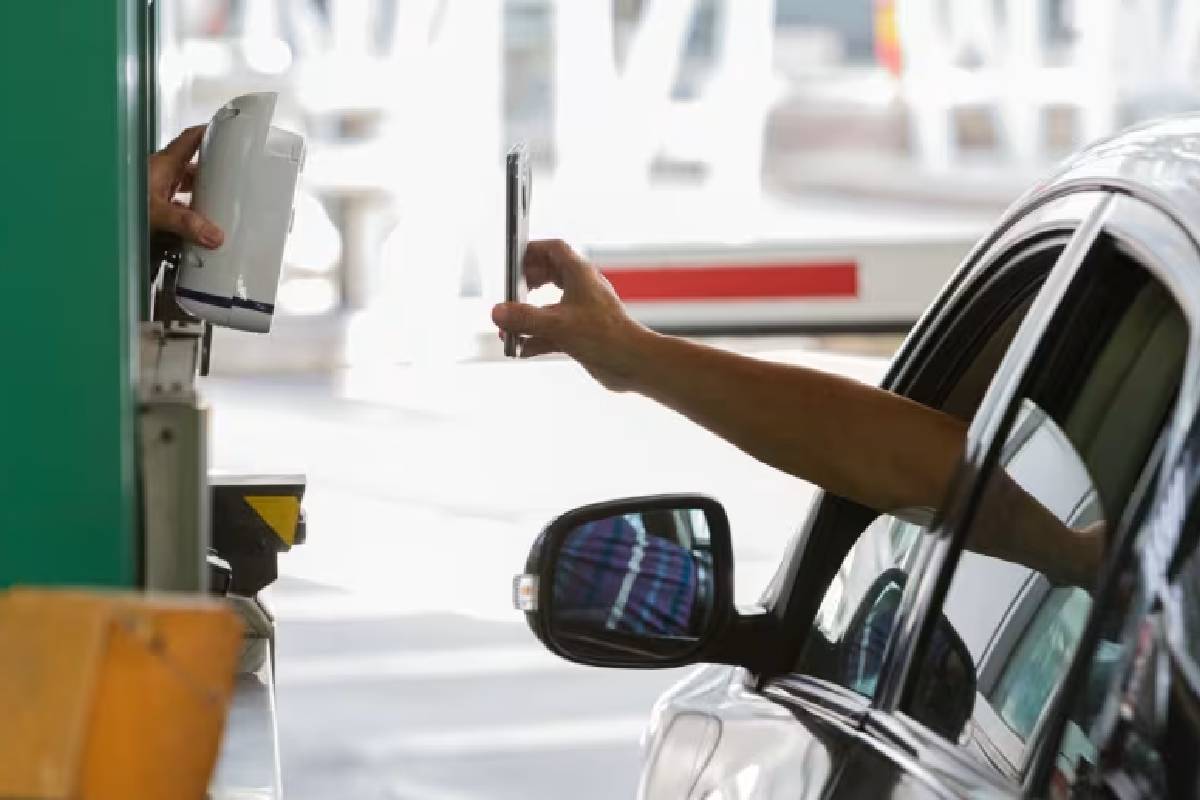 எரிபொருள் நெருக்கடி: சனிக்கிழமையை விடுமுறை தினமாக அறிவிக்குமாறு கோரிக்கை | Medical Experts Request Declare Saturday Holiday எரிபொருள் நெருக்கடி: சனிக்கிழமையை விடுமுறை தினமாக அறிவிக்குமாறு கோரிக்கை | Medical Experts Request Declare Saturday Holiday