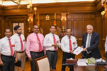 அரச வைத்திய அதிகாரிகளுடன் அதிபர் திடீர் சந்திப்பு